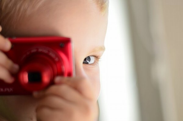 子供とカメラの画像